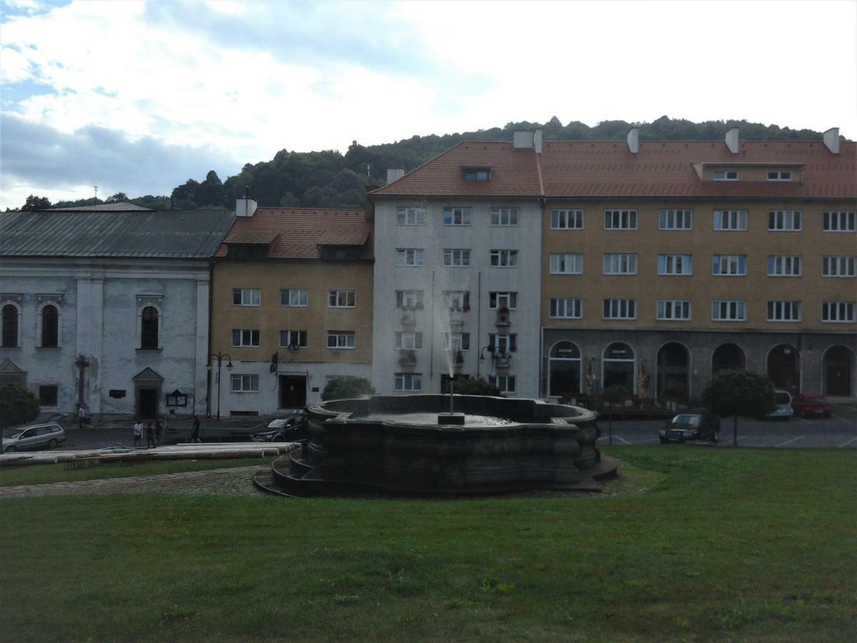 Ferienwohnung Apartman S Vyhladom Kremnitz Exterior foto