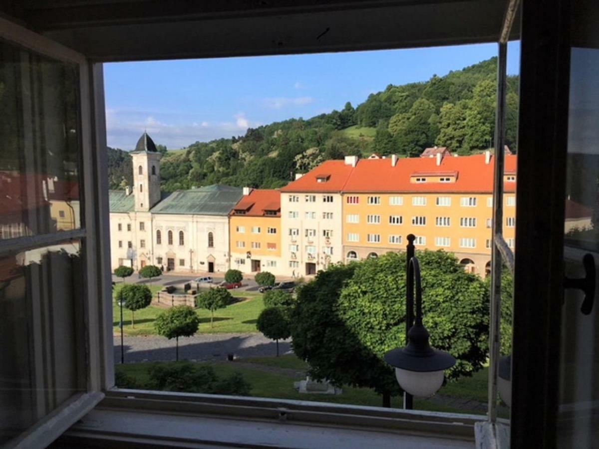 Ferienwohnung Apartman S Vyhladom Kremnitz Exterior foto