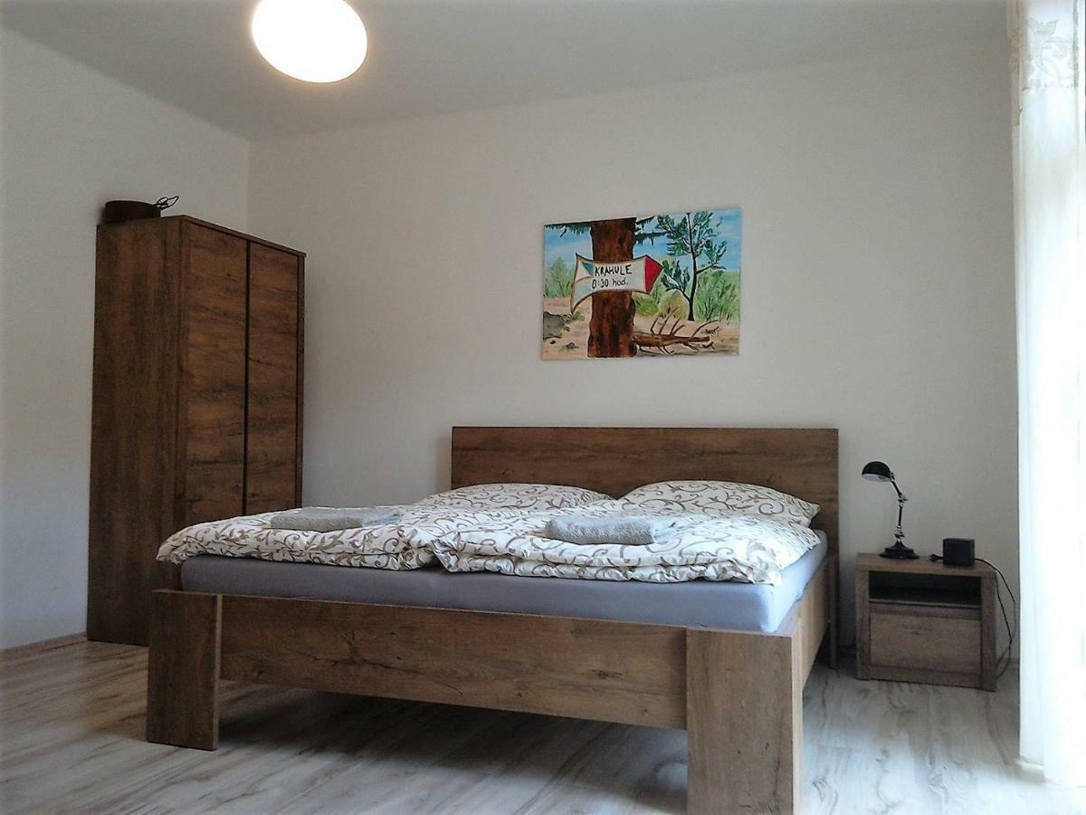 Ferienwohnung Apartman S Vyhladom Kremnitz Exterior foto