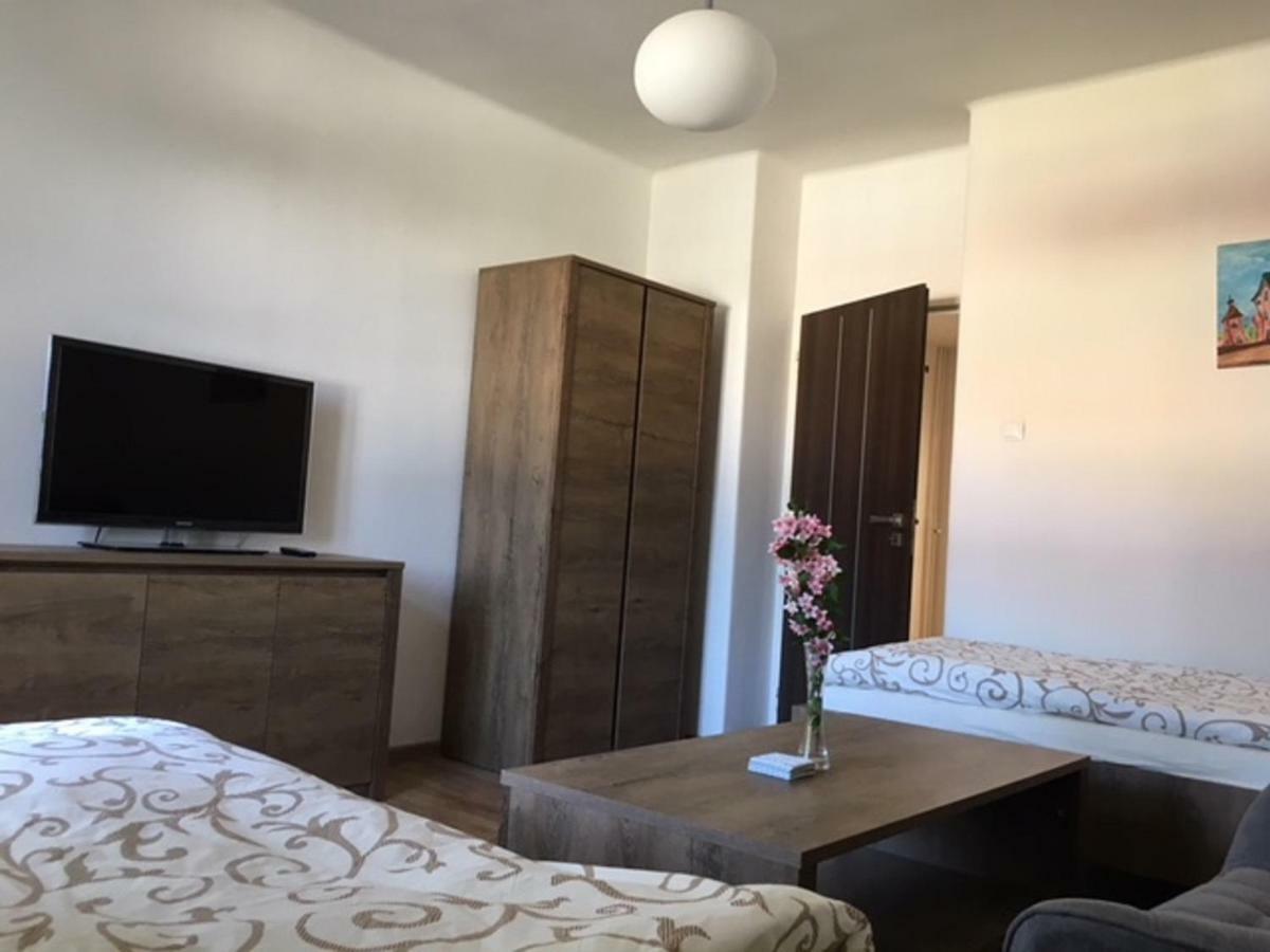 Ferienwohnung Apartman S Vyhladom Kremnitz Exterior foto